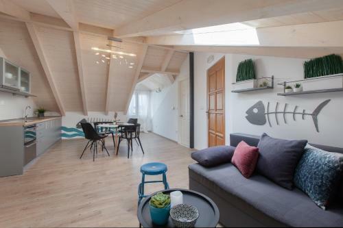 Seafront Center Apartment Fyaka