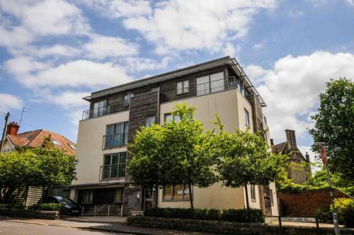 Alderman Apartments Cotham Lawn