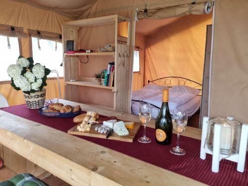 Glamping Safaritent Op Camping De Rimboe