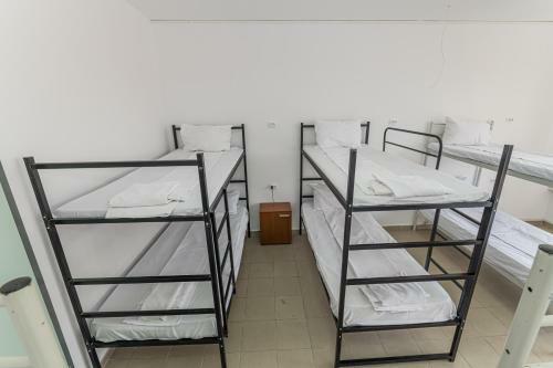 Hostel Ghimbav Airport