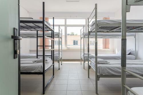 Hostel Ghimbav Airport