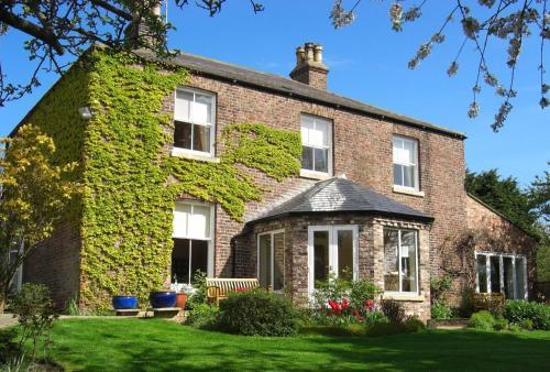 Hostal Marton Grange Country House