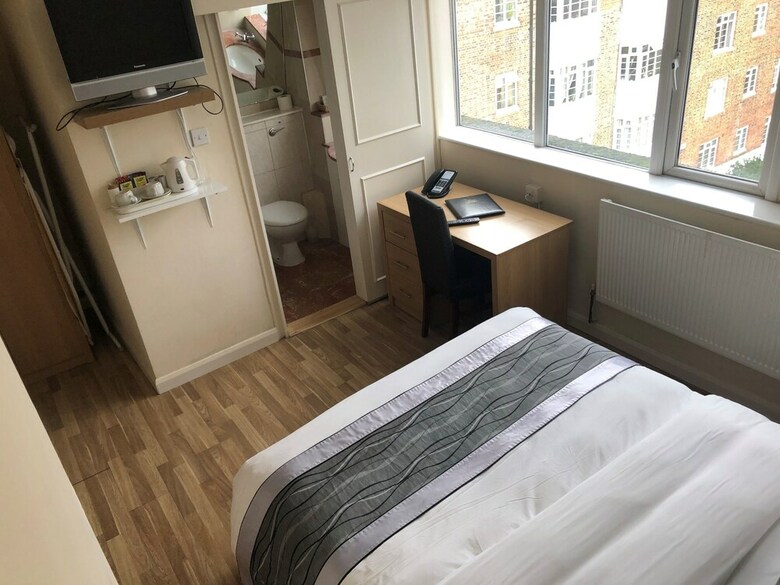 The New London Carlton Hotel