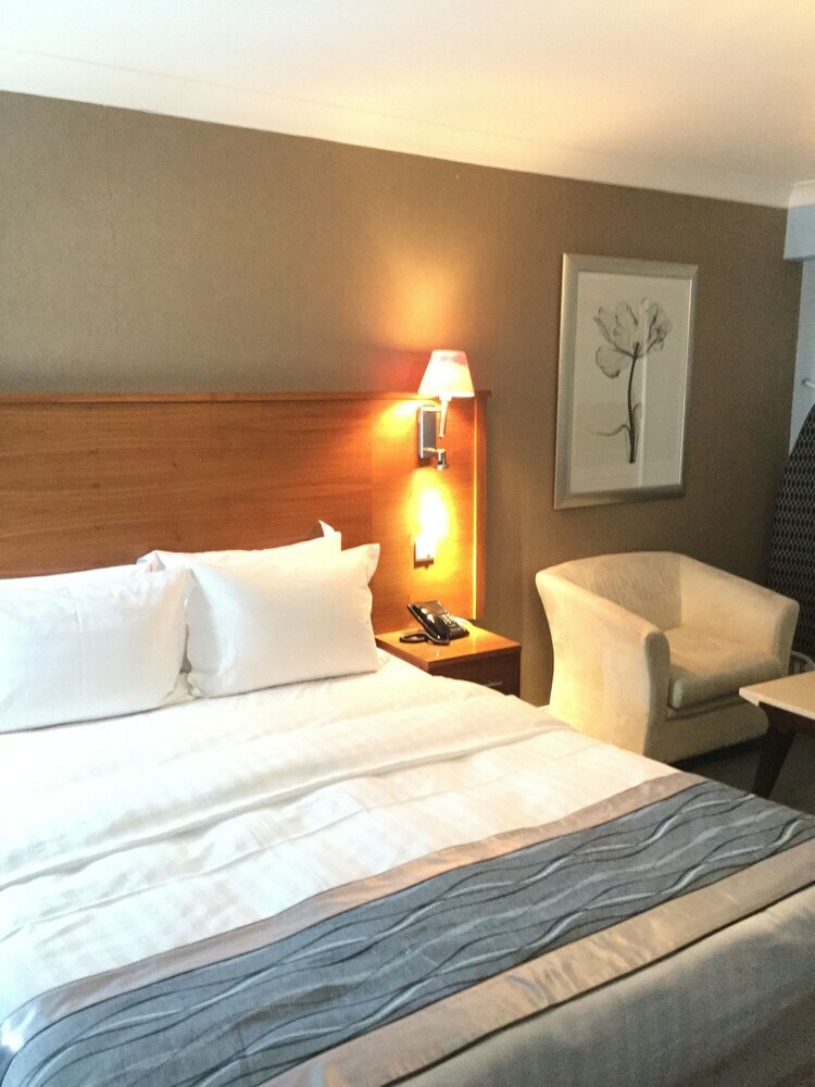 The New London Carlton Hotel