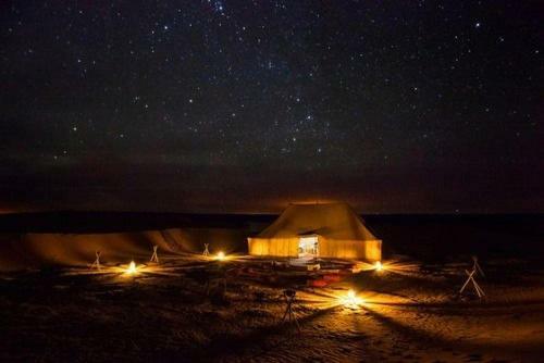 Bed & Breakfast Camp Desert Nomad Tour