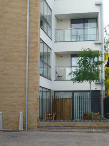 Your Space Apartments - Byron House Studio