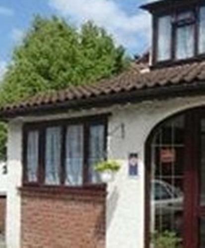 Hostal Bridge Guest House