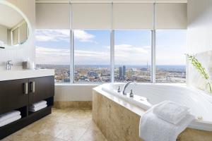 Hotel Suites At 1 King West