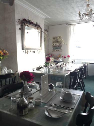 Hostal Whitecliff Guest House