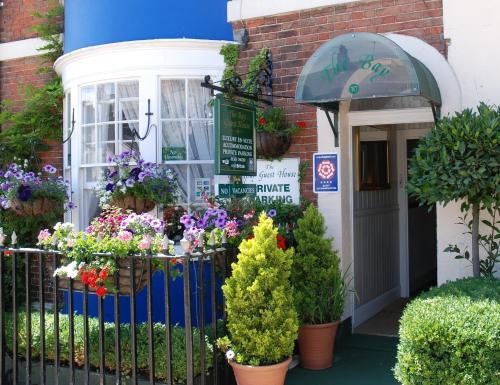 Hostal The Bay Guest House