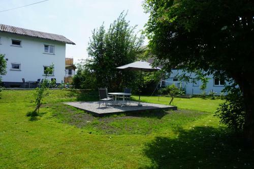 Apartamento Haus Mit 6 Schlafzimmer, Pool Und Gro�em Garten