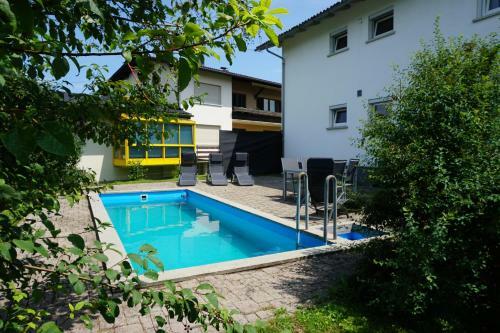 Apartamento Haus Mit 6 Schlafzimmer, Pool Und Gro�em Garten