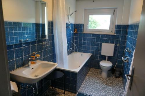 Apartamento Haus Mit 6 Schlafzimmer, Pool Und Gro�em Garten