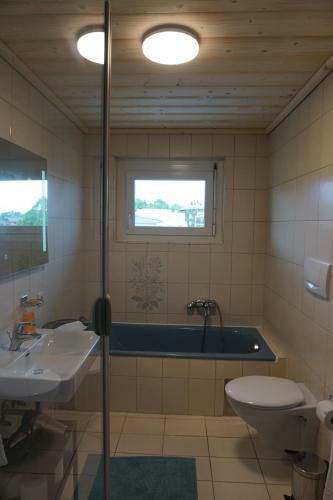 Apartamento Haus Mit 6 Schlafzimmer, Pool Und Gro�em Garten