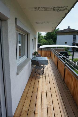 Apartamento Haus Mit 6 Schlafzimmer, Pool Und Gro�em Garten