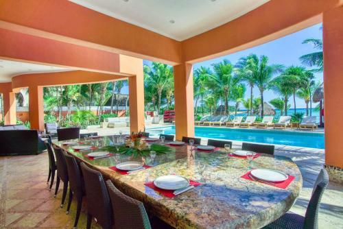 Beachfront Cenote Villa- Breakfast-cooks Included!