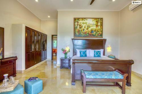 Beachfront Cenote Villa- Breakfast-cooks Included!