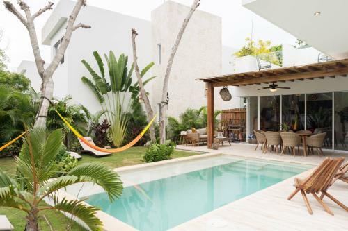 Yaakunah Dine Poolside At A Chic Paradise Villa In Tulum