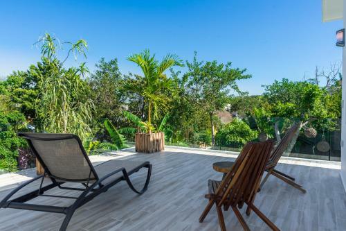 Yaakunah Dine Poolside At A Chic Paradise Villa In Tulum
