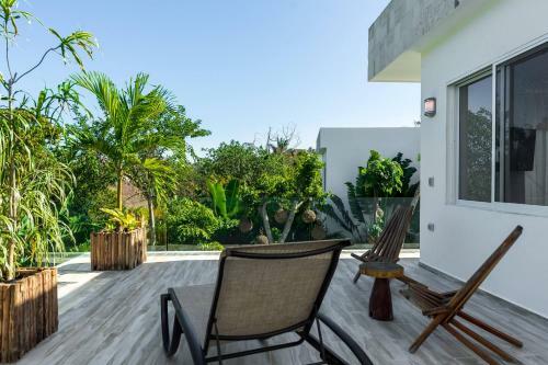 Yaakunah Dine Poolside At A Chic Paradise Villa In Tulum