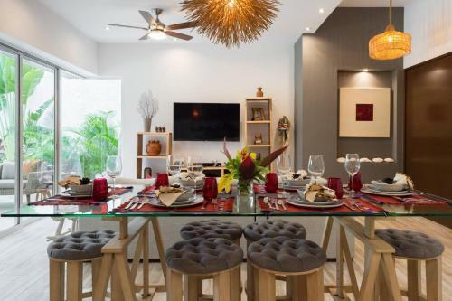 Yaakunah Dine Poolside At A Chic Paradise Villa In Tulum