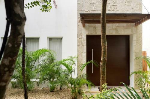 Yaakunah Dine Poolside At A Chic Paradise Villa In Tulum
