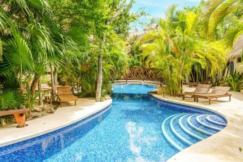 Garden Terrace Condo Plus Bikes Available & Pool Onsite