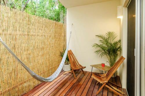 Garden Terrace Condo Plus Bikes Available & Pool Onsite