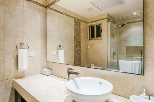 Garden Terrace Condo Plus Bikes Available & Pool Onsite