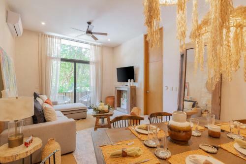 Unique And Exclusive 2 Apartments In 1 Awesome Complex Pool And Amenities
