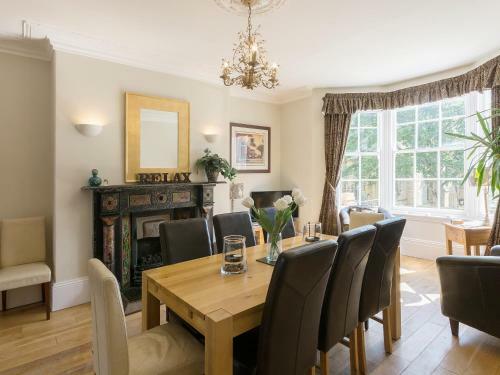Twin Bays House