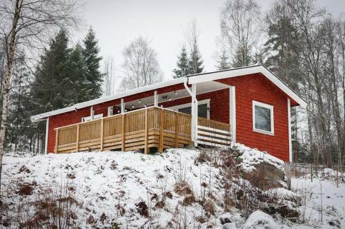 Cosy Cottage In The Woods