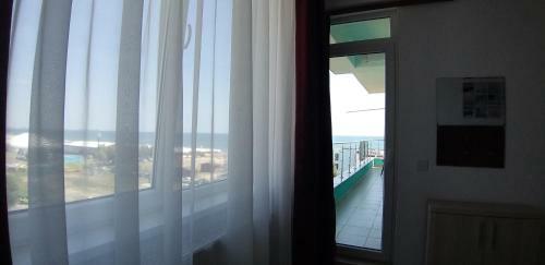 Summerland Sea View Apartment