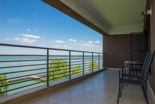 Green Lake Apartment 13