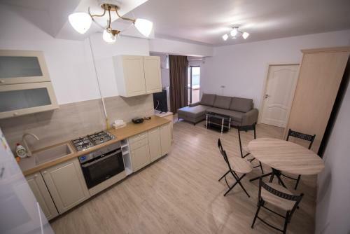New Central Lake Apartment Mamaia Iaki