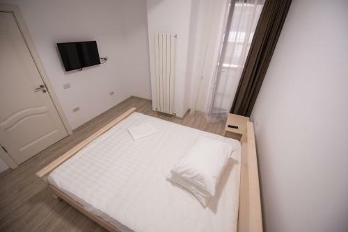 New Central Lake Apartment Mamaia Iaki