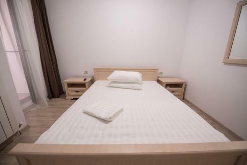 New Central Lake Apartment Mamaia Iaki