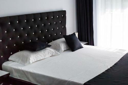 Apartament Alezzi Black&white 1