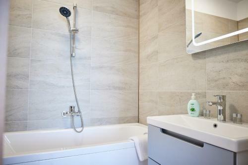 Apartamento Paradise Sea View 2bd Apt Spa N Pools Alezzi Beach Resort