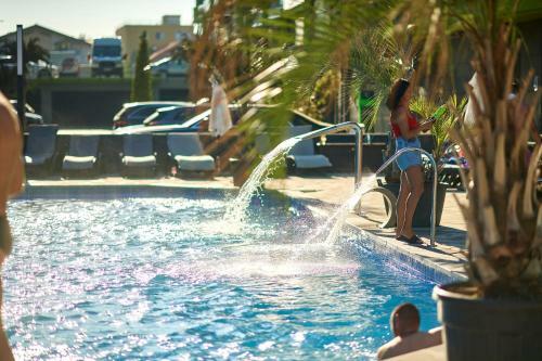 Sunny Side Apartments In Complexul Alezzi Beach