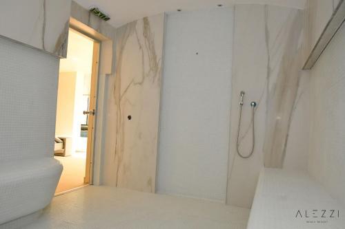 Alezzi Majestic Apartments 97
