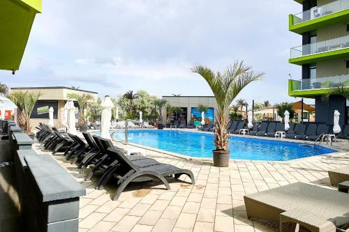 Sunshine 1 Br Apartment Spa N Pool Alezzi Beach Resort