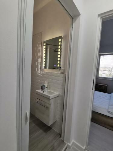 Casuta Cu Tei-lime House