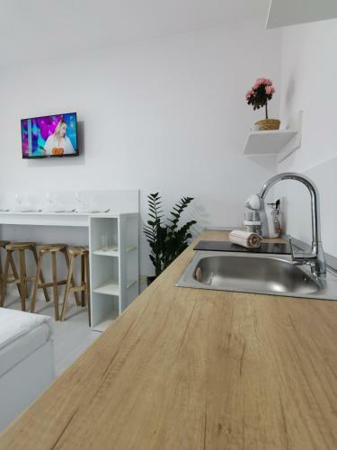Casuta Cu Tei-lime House