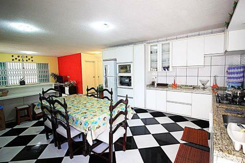 Casa Com Piscina, Churrasqueira E Oito Su�tes