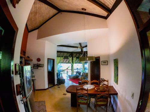 Casa Com Excelente Estrutura - 300m Da Praia