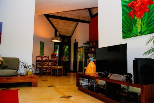 Casa Com Excelente Estrutura - 300m Da Praia