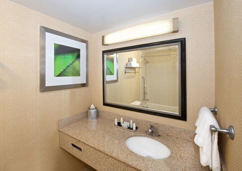 Hotel Courtyard By Marriott Miami Beach Oceanfront