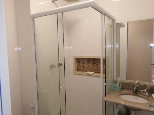 Apartamento, Ampla Sacada Com Vista Para O Mar!