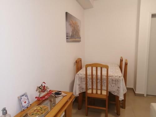 Apartamento, Ampla Sacada Com Vista Para O Mar!